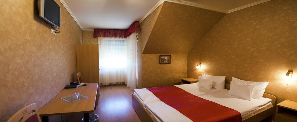 Arany Patko Panzio Hotel Debrecen Eksteriør billede