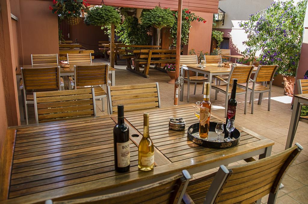 Arany Patko Panzio Hotel Debrecen Eksteriør billede